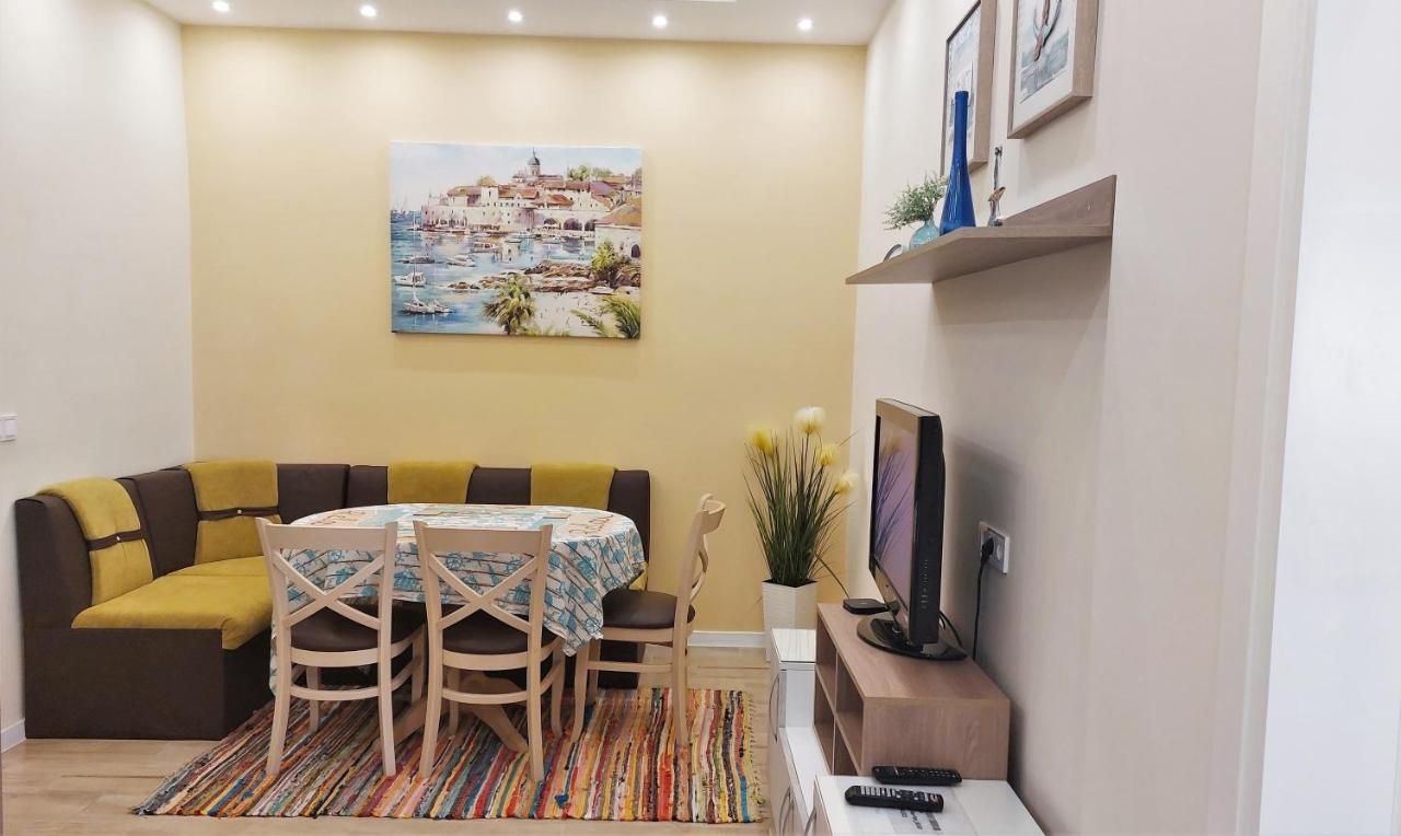 וארנה Апартамент Pink & Blue - 2Bdr With Balcony - Wi-Fi מראה חיצוני תמונה