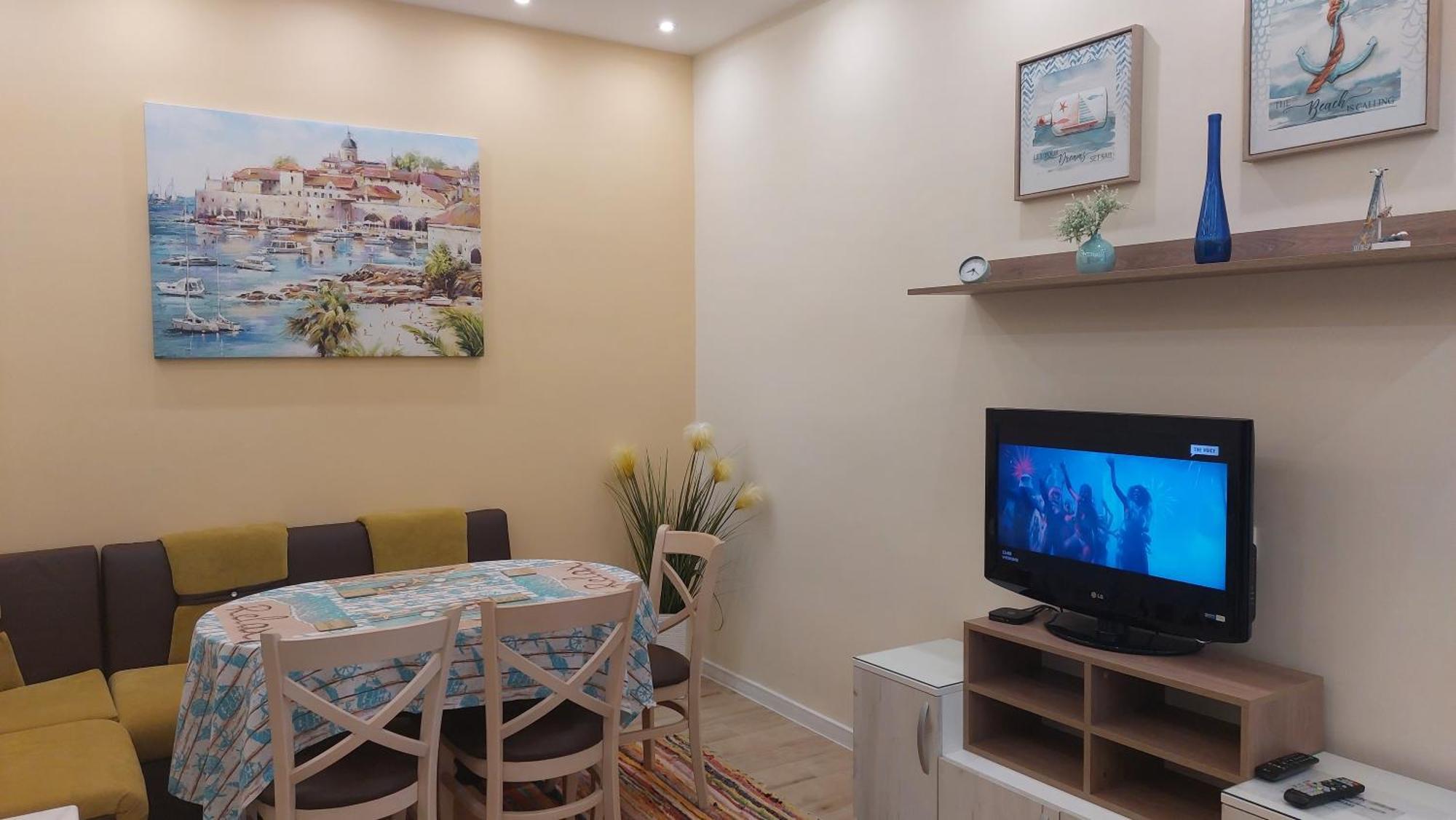 וארנה Апартамент Pink & Blue - 2Bdr With Balcony - Wi-Fi מראה חיצוני תמונה